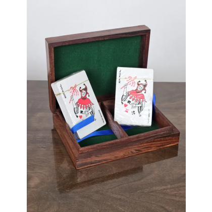 Spielkarten Set in dekorativer Holzschatulle 