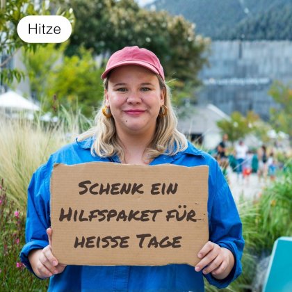 Schenk obdachlosen Menschen einen Sommerschlafsack, Trinkwasser und Sonnencreme