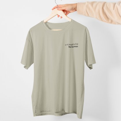 &bdquo;In a world of AI be human&ldquo;-T-Shirt-Stone