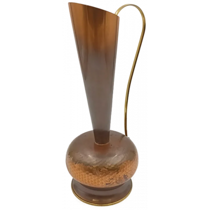 Kupferkrug im traditionellen, geh&auml;mmerten Design