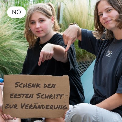 Finanziere mit einer symbolischen Tasse Kaffee ein Beratungsgespräch