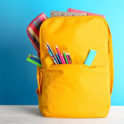 Schenk eine Schultasche