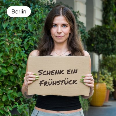 Schenk einer Frau ein Frühstück im Frauenhaus