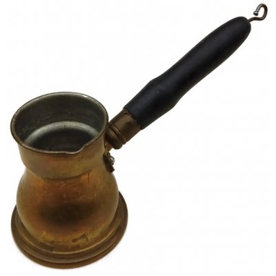 Traditionelle Mokkakanne aus Messing mit Holzgriff