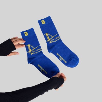 "Stay strong. Follow your path" Socken