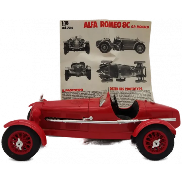 Burago Auto Alfa Romeo 2300 Monza rot 1/18