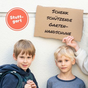 Schenk einem Kind schützende Gartenhandschuhe