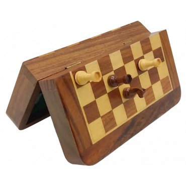 kompaktes magnetisches Reiseschachspiel aus Holz