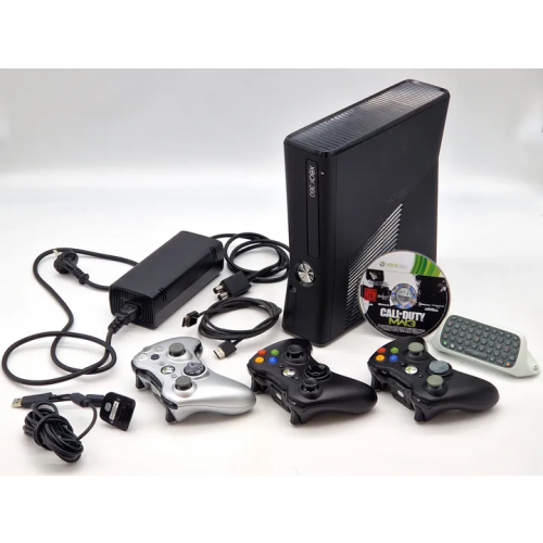 Microsoft Xbox 360 S Set - Xbox 360 Slim Konsole mit 3 Controllern, Chatpad und Zubehör