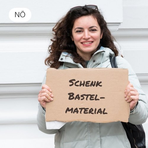 Schenk Menschen im Pflegeheim eine Bastelstunde 