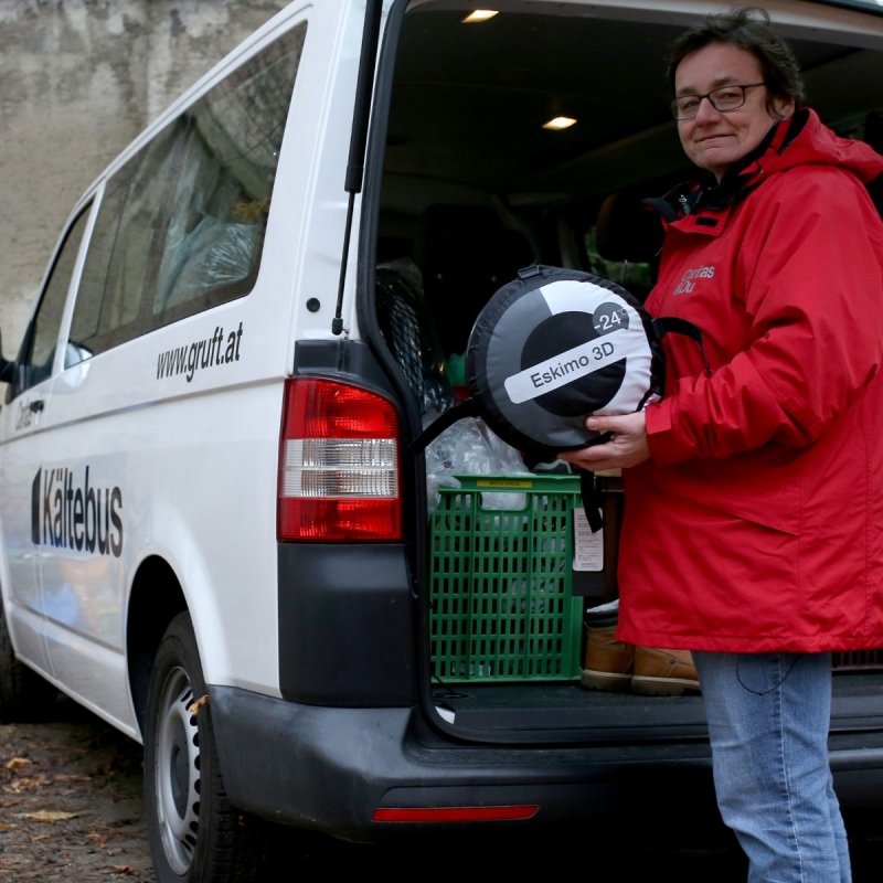 Produkte Spenden | Caritas Wien | Schenk einen Schlafsack und eine warme Mahlzeit für obdachlose Menschen | Caritas Wirhelfen.shop